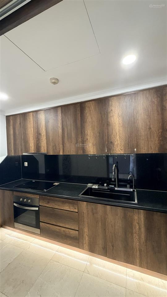 Siêu hiếm, bán căn hộ 2pn + 2wc 78m2 +1 parking oto, có sổ hồng, đủ nội thất mới, dọn vào ở ngay