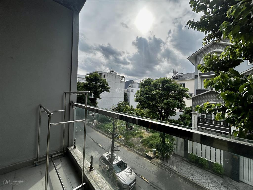 Gần ngã tư mai chí thọ  studio ban công máy giặt riêng ngay đảo kim cương quận 2