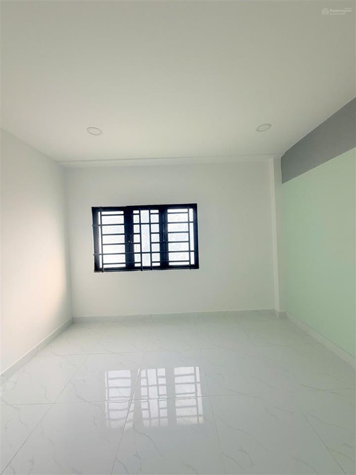 Nhà bán ngay chợ 1 trệt 1 lầu 2pn mặt tiền oto