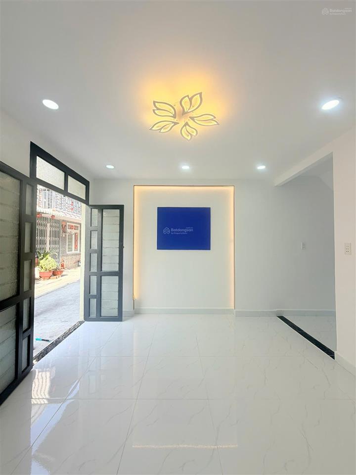 Nhà bán ngay chợ 1 trệt 1 lầu 2pn mặt tiền oto