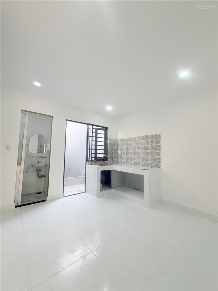 Nhà bán ngay chợ 1 trệt 1 lầu 2pn mặt tiền oto