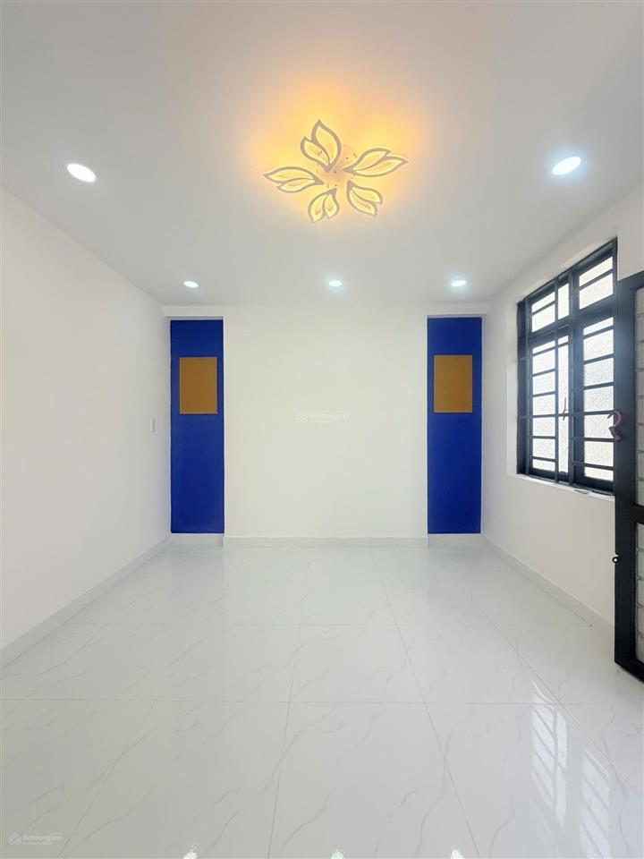 Nhà bán ngay chợ 1 trệt 1 lầu 2pn mặt tiền oto