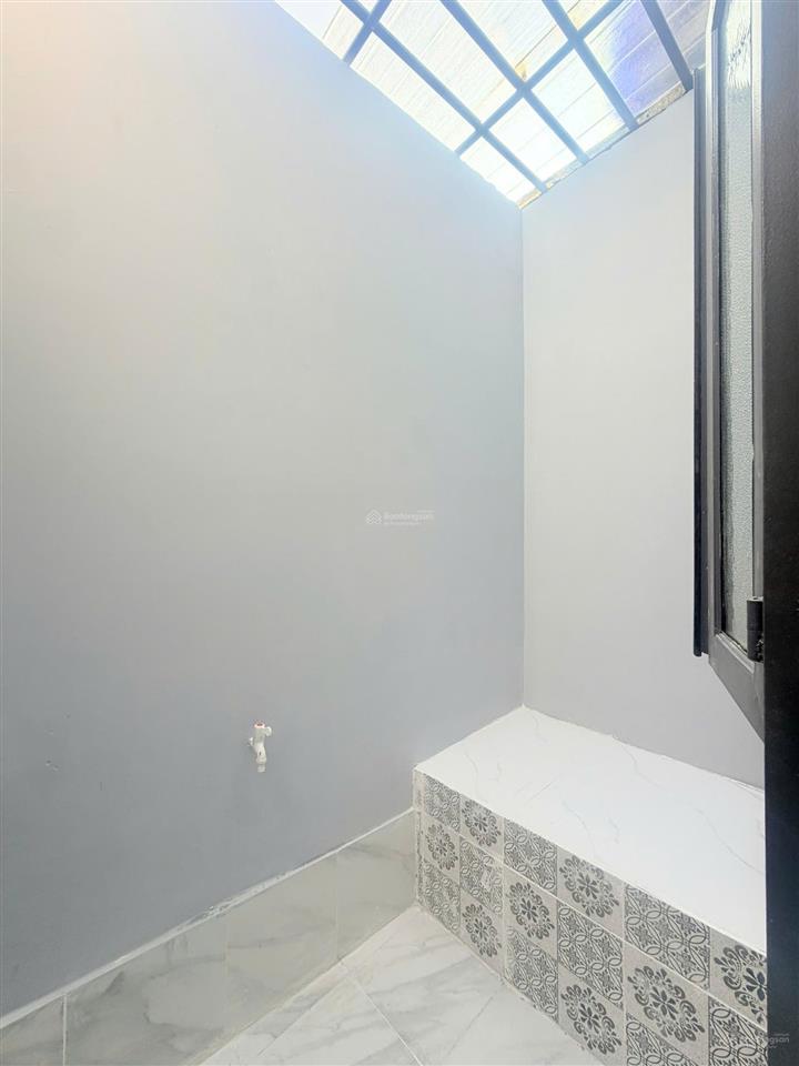 Nhà bán ngay chợ 1 trệt 1 lầu 2pn mặt tiền oto