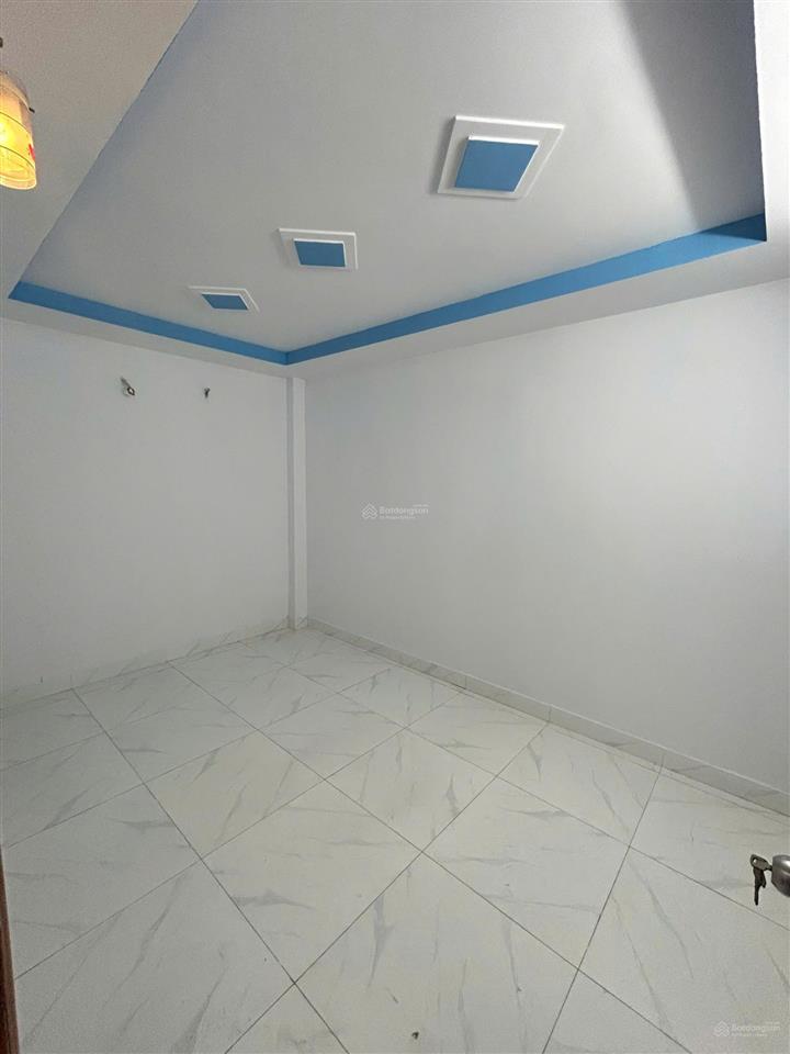 Bán nhà kiên cố hẻm xe hơi 750tr 1 trệt 1 lầu 1 sân thượng