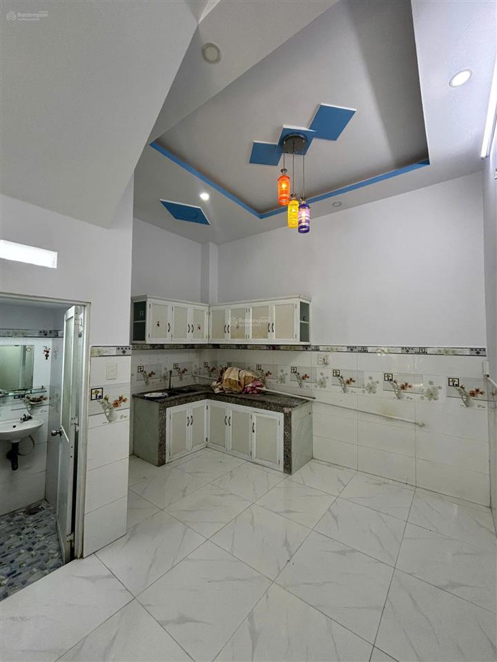 Bán nhà kiên cố hẻm xe hơi 750tr 1 trệt 1 lầu 1 sân thượng