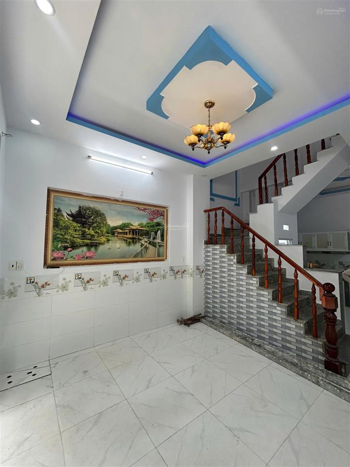 Bán nhà kiên cố hẻm xe hơi 750tr 1 trệt 1 lầu 1 sân thượng