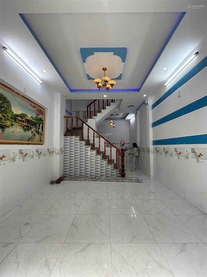 Bán nhà kiên cố hẻm xe hơi 750tr 1 trệt 1 lầu 1 sân thượng