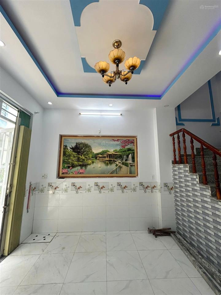 Bán nhà kiên cố hẻm xe hơi 750tr 1 trệt 1 lầu 1 sân thượng