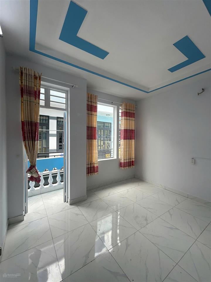 Bán nhà kiên cố hẻm xe hơi 750tr 1 trệt 1 lầu 1 sân thượng