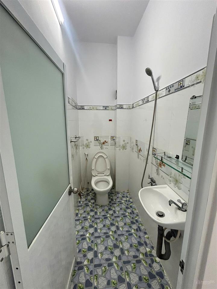 Bán nhà kiên cố hẻm xe hơi 750tr 1 trệt 1 lầu 1 sân thượng