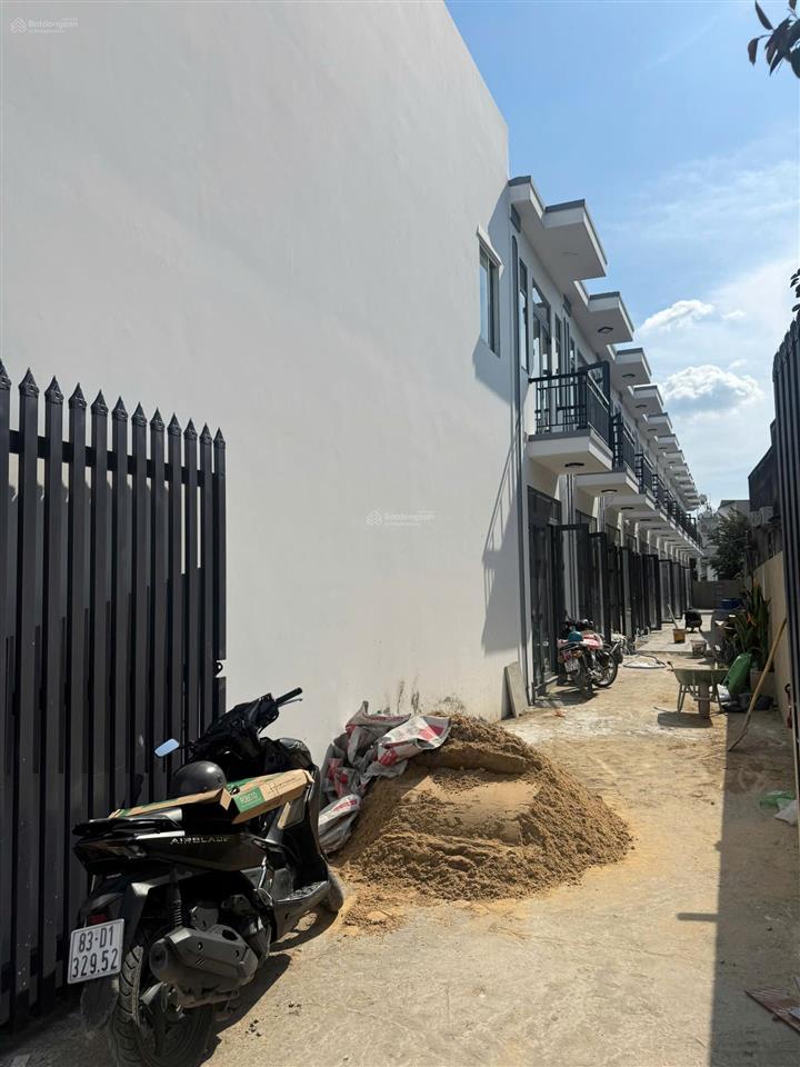 Nhà mới xây ngay mặt tiền đường nhựa 4x8m 625tr sỡ hữu ngay
