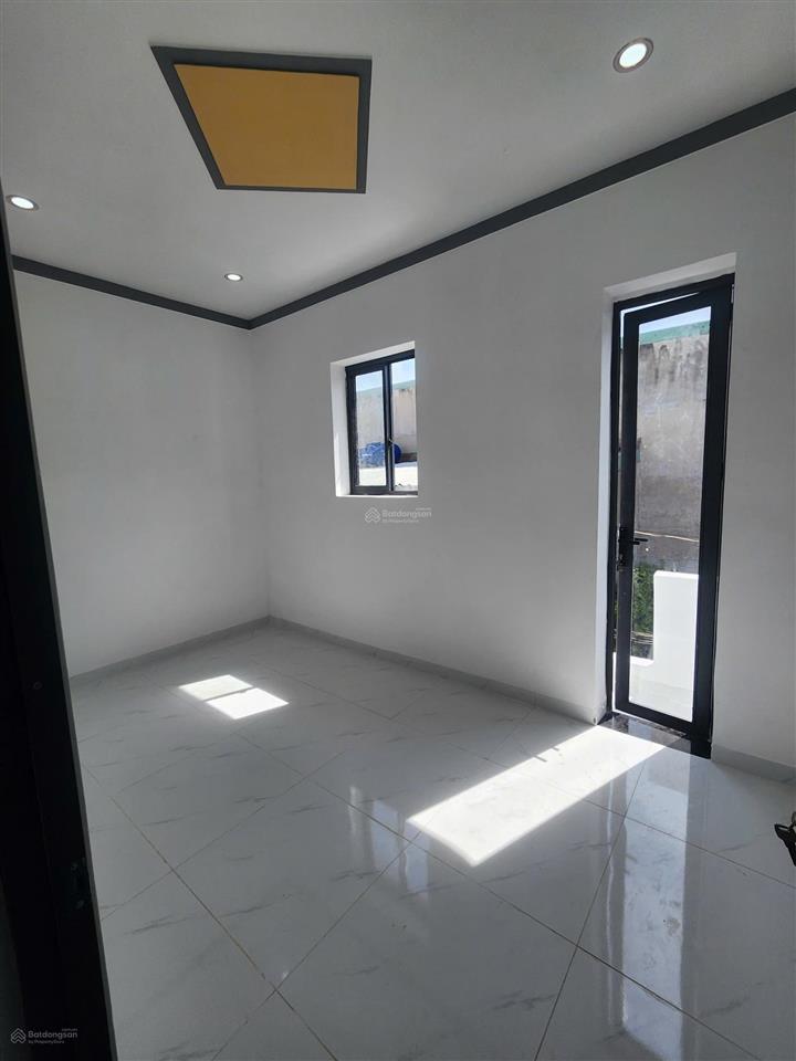 Nhà mới xây kdc nước máy gần chợ  giá 500 triệu