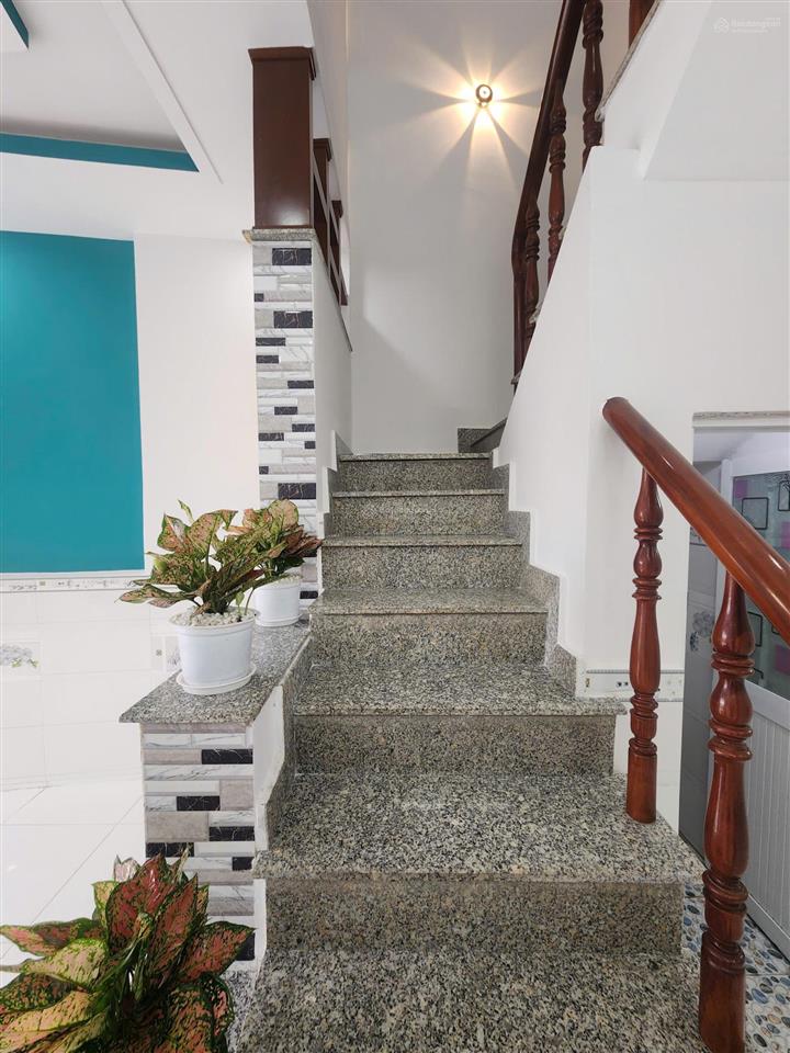 Nhà nở hậu 4.2x10m kiên cố  giá 780 triệu