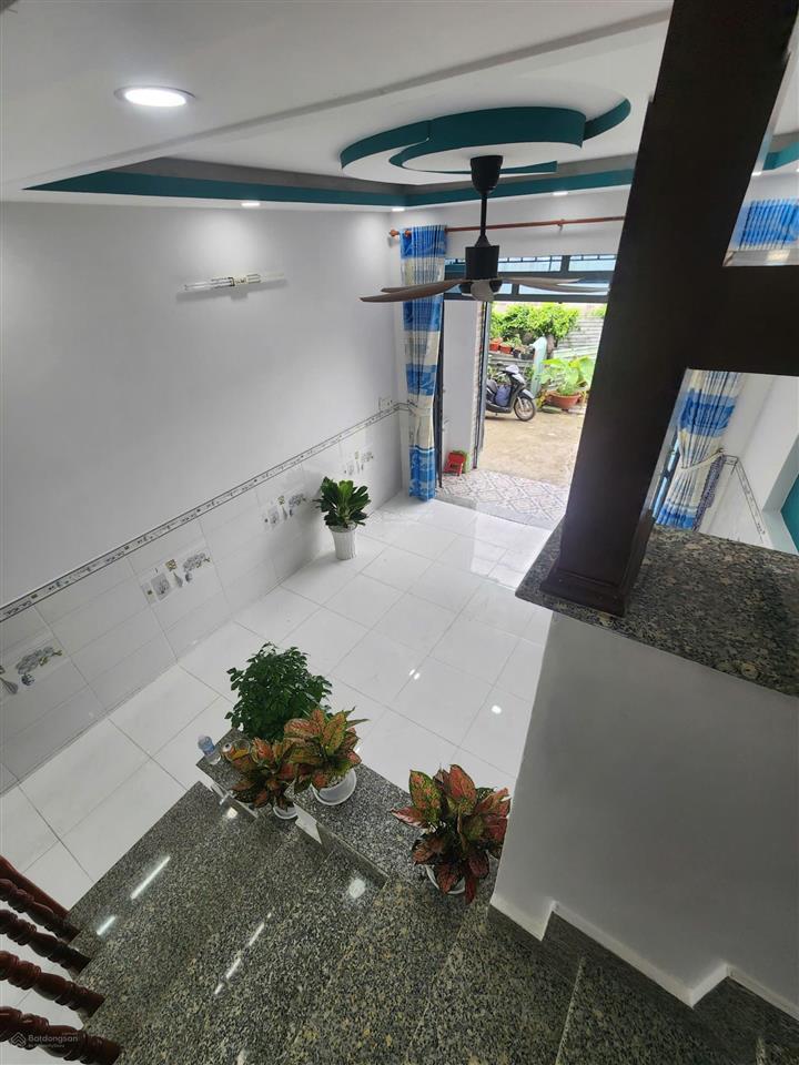 Nhà nở hậu 4.2x10m kiên cố  giá 780 triệu