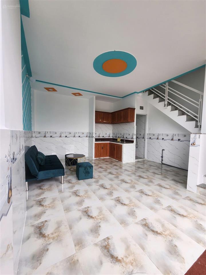 Nhà 1 trệt 1 lầu kiên cố  giá 450 triệu