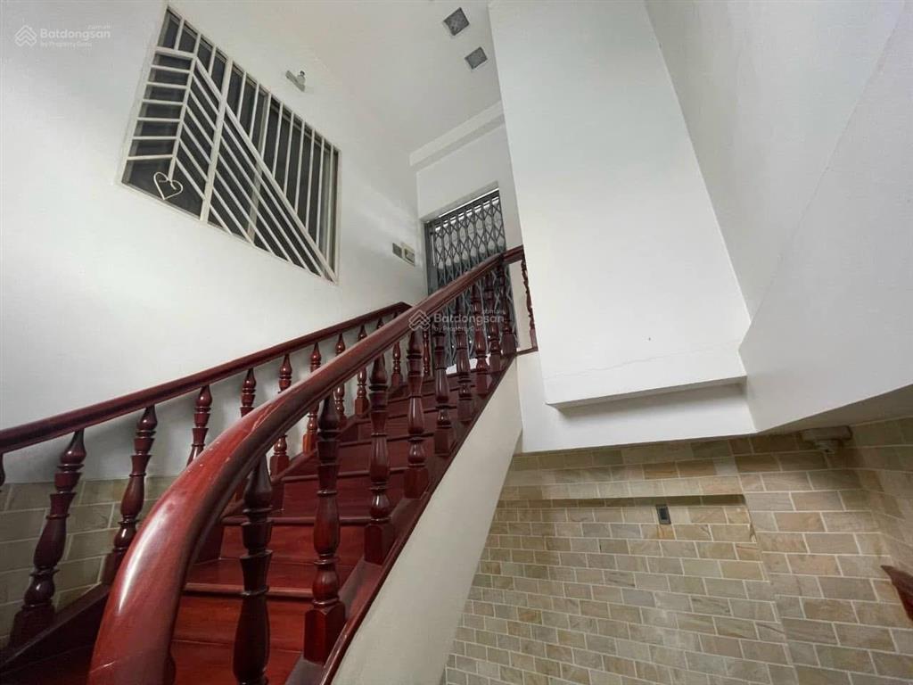 Nhà cho thuê khu tên lửa 8x20m, kết cấu 3,5 tấm, nội thất cơ bản, nhà mới, giá 45 triệu/th