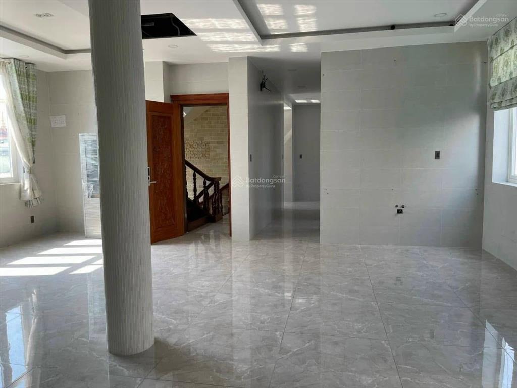 Nhà cho thuê khu tên lửa 8x20m, kết cấu 3,5 tấm, nội thất cơ bản, nhà mới, giá 45 triệu/th