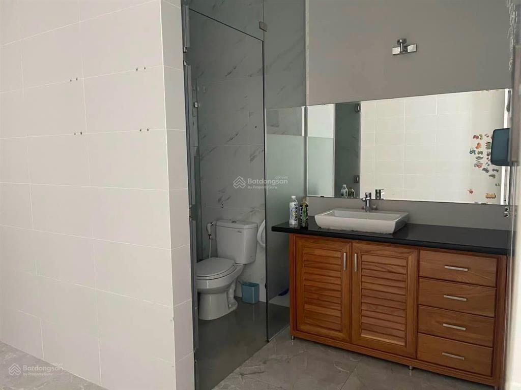 Nhà cho thuê khu tên lửa 8x20m, kết cấu 3,5 tấm, nội thất cơ bản, nhà mới, giá 45 triệu/th