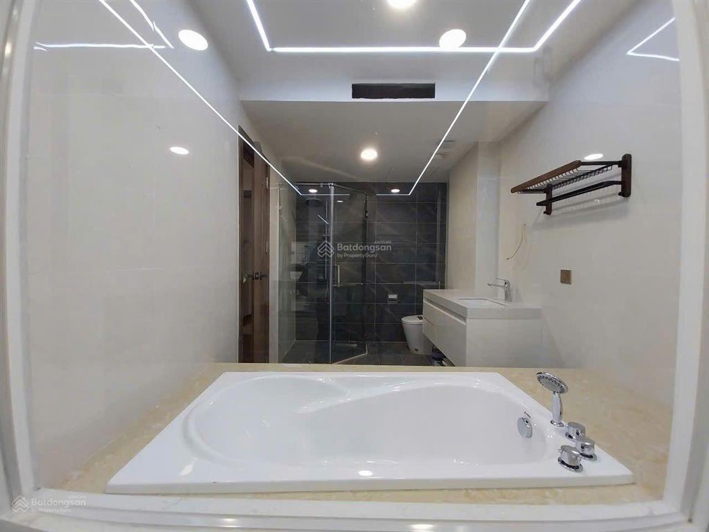 Cho thuê nhà gần mặt phố đường tân mai 6 tâng mặt tiền 5,6m kinh doanh bất chấp già rẻ nhất khu