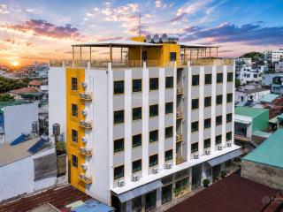 Cho thuê duplex mới xây ngay lê văn việt cửa sổ trời thoáng mát, full nội thất