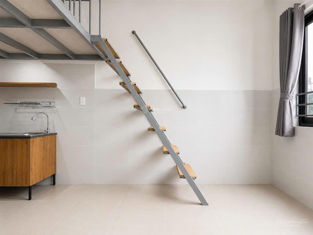 Cho thuê duplex mới xây ngay lê văn việt cửa sổ trời thoáng mát, full nội thất