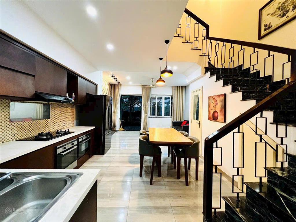 Bán nhà phố đẹp khu compound mega village p.phú hữu quận 9 tp thủ đức