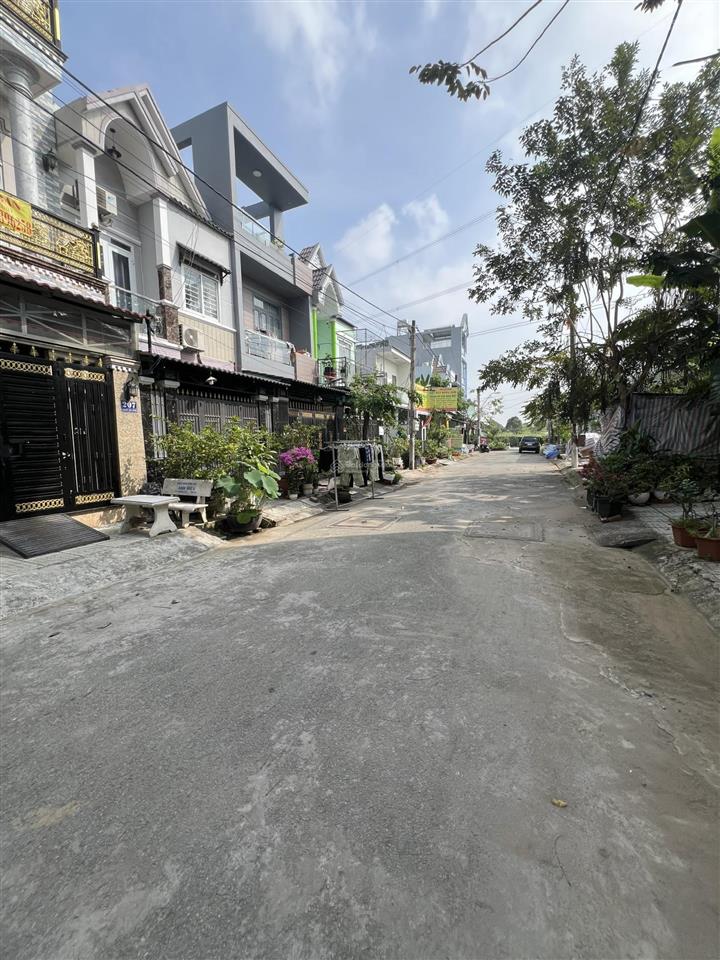 Tuấn hailongreal 2,45 tỷ lô đất đường 10m kdc hoàng hoa sát dt826c long hậu 30m cách nhà bè 300m