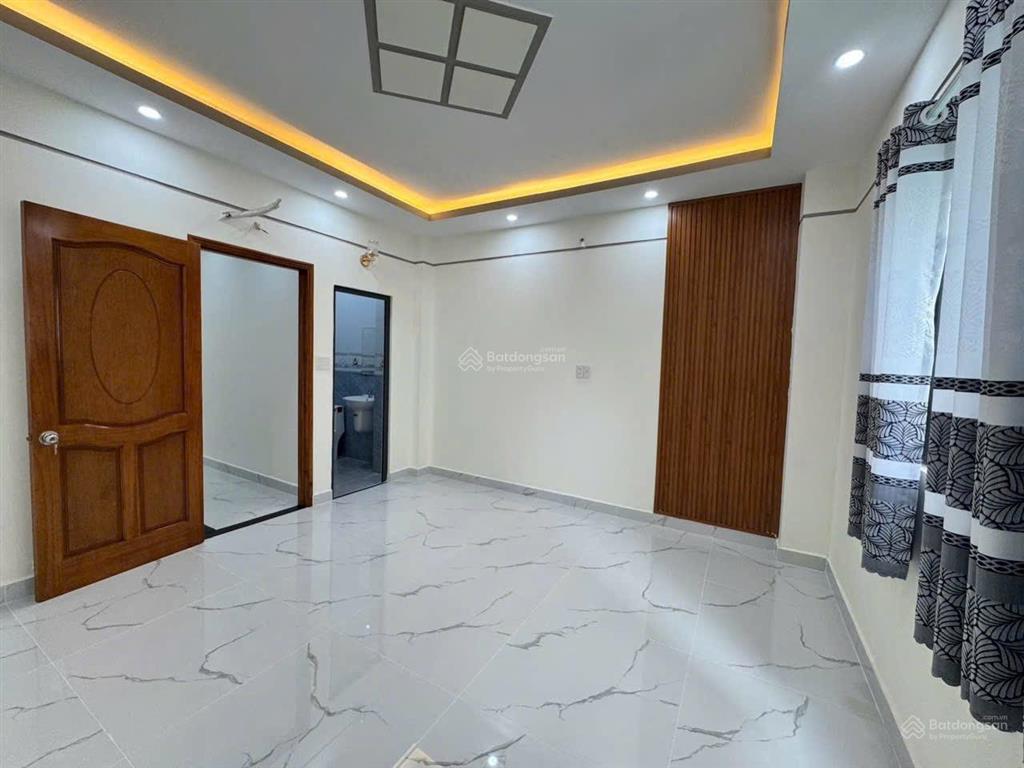 3 tỷ hơn là căn nhà 4 tầng cần bán xe hơi ngay cửa liền kề nhà bè sát đường 826c gần phú mỹ hưng