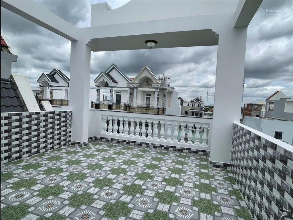 3 tỷ hơn là căn nhà 4 tầng cần bán xe hơi ngay cửa liền kề nhà bè sát đường 826c gần phú mỹ hưng