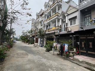 3 tỷ hơn là căn nhà 4 tầng cần bán xe hơi ngay cửa liền kề nhà bè sát đường 826c gần phú mỹ hưng
