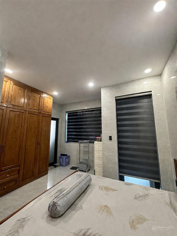 Nhà mới nội thất xịn sò, chỉ xách vali vào ở luôn  đường 102 lã xuân oai gần chợ tăng nhơn phú a.