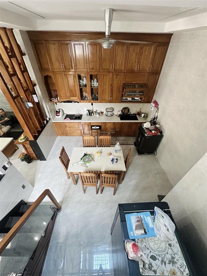 Nhà mới nội thất xịn sò, chỉ xách vali vào ở luôn  đường 102 lã xuân oai gần chợ tăng nhơn phú a.