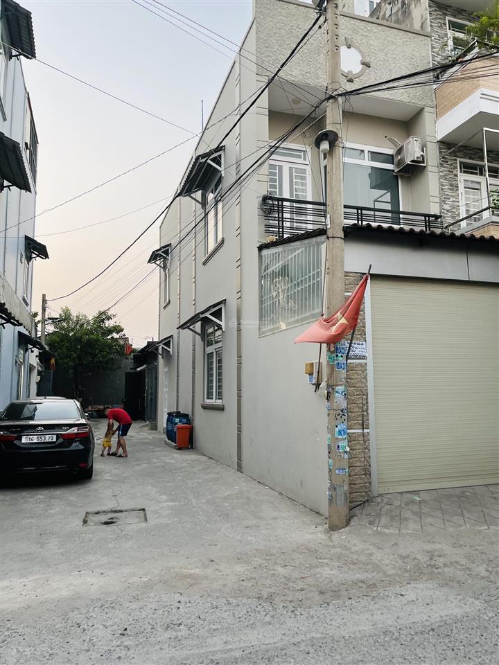 Siêu phẩm nhà 2 tầng 60m2 mới đẹp  góc 2 mặt tiền  đường 9m 2 xe oto tránh nhau