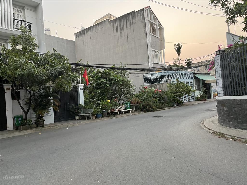 Siêu phẩm nhà 2 tầng 60m2 mới đẹp  góc 2 mặt tiền  đường 9m 2 xe oto tránh nhau