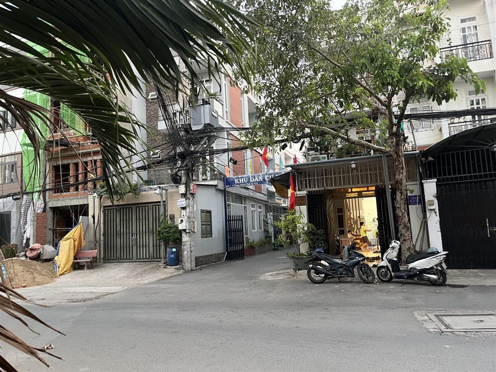 Siêu phẩm nhà 2 tầng 60m2 mới đẹp  góc 2 mặt tiền  đường 9m 2 xe oto tránh nhau