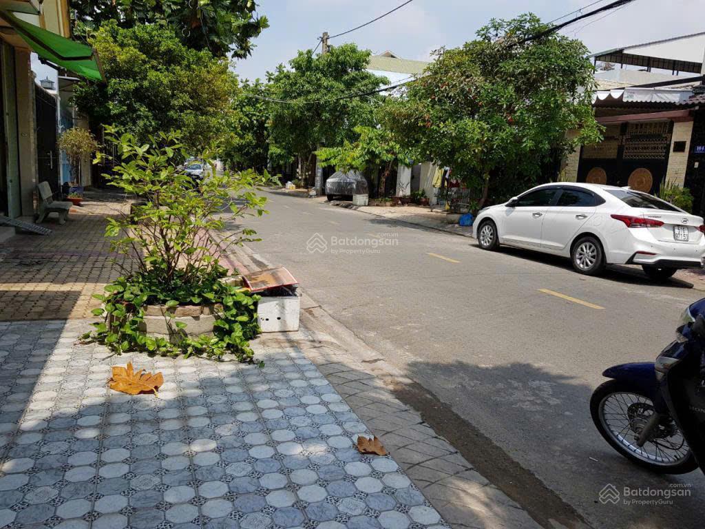 Bán nhanh nhà mặt tiền đường 11 phước bình 86m giá chi 9ty5