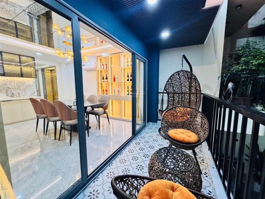 S.iêu phẩm phú nhuận  thích quảng đức  hẻm ôto  5 tầng 4pn & 50m2  thang máy  chỉ 10.**