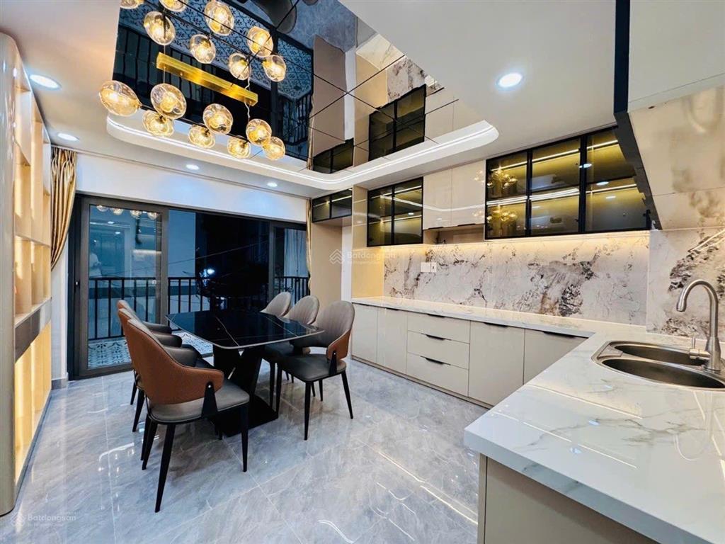 S.iêu phẩm phú nhuận  thích quảng đức  hẻm ôto  5 tầng 4pn & 50m2  thang máy  chỉ 10.**