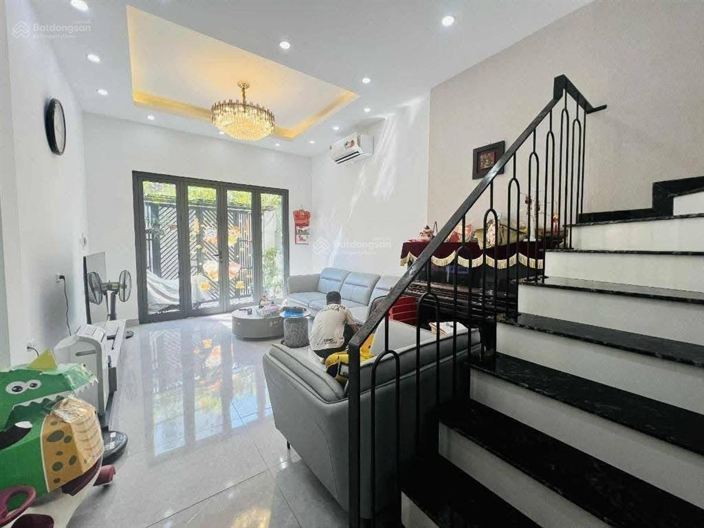 14tỷ8 (tl)  ngõ 175 lạc long quân  60m2*5t  ô tô đỗ cửa  4pn  không quy hoạch  nhà đẹp ở ngay