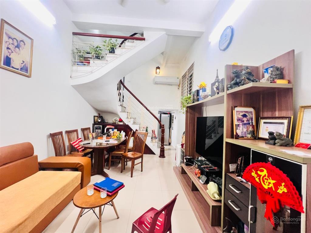 39m2 4 tầng + tum 9.7 tỷ ngõ trích sài hồ tây 80m ra làn đường oto vỉa hè mt 4m 90m ra hồ