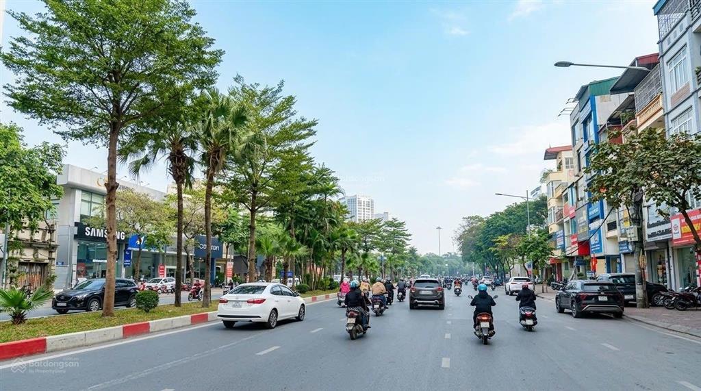 Nhà c4  phân lô  hoàng quốc việt  42m2  2 mặt ngõ oto đỗ cửa 10m ô tô tránh giá 11tỷ8 (tl)
