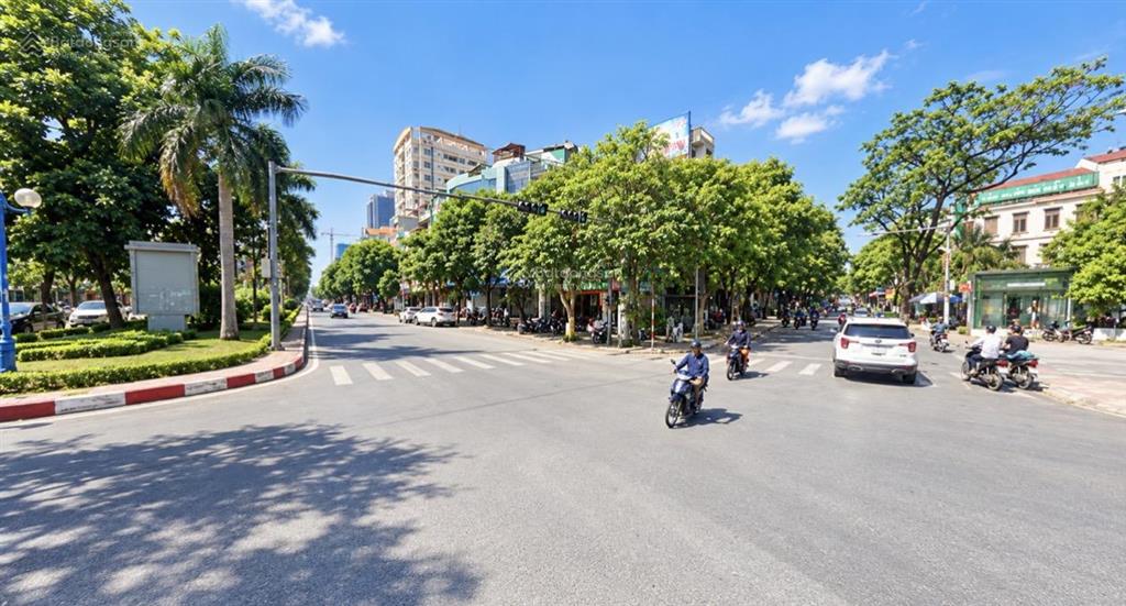Phân lô trần cung gần đầu hoàng quốc việt 55m2 mt 3.7m  18.6 tỷ gara vỉa hè thang máy chờ