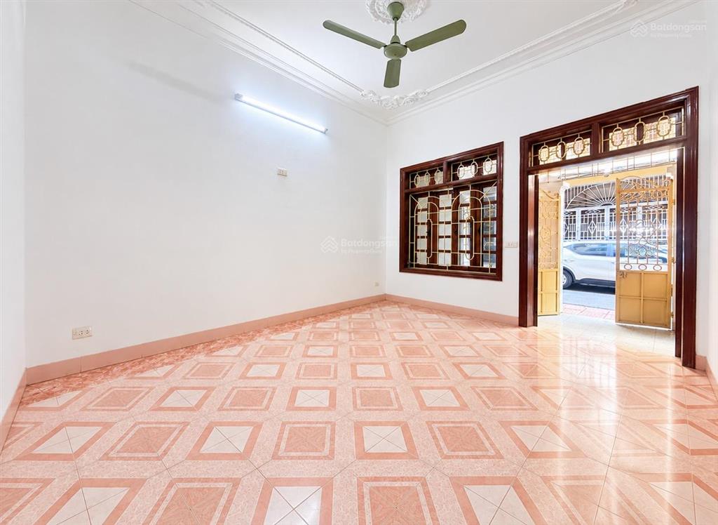 Phân lô trần cung gần đầu hoàng quốc việt 55m2 mt 3.7m  18.6 tỷ gara vỉa hè thang máy chờ