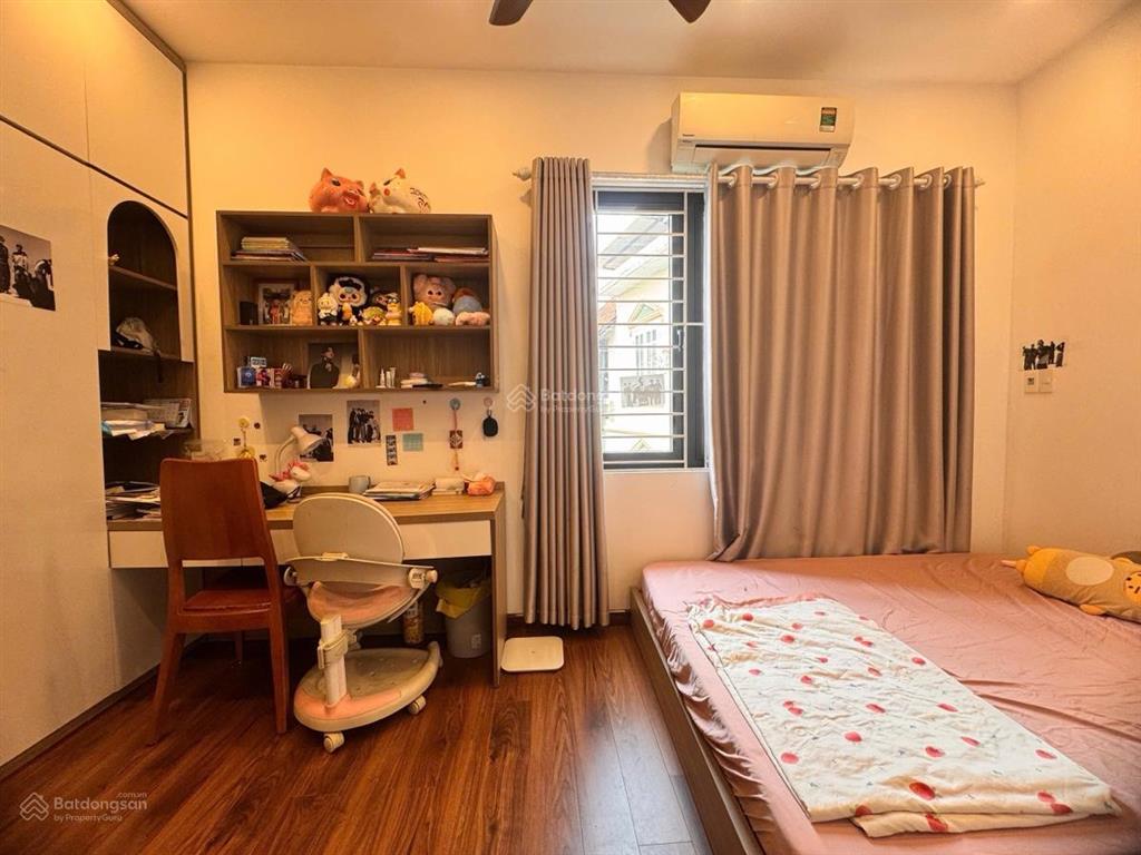 Xuân la  7 tầng  50m2  mt 4.1m  13.7 tỷ  oto đỗ cổng  dân xây  nhà còn mới đẹp ở luôn