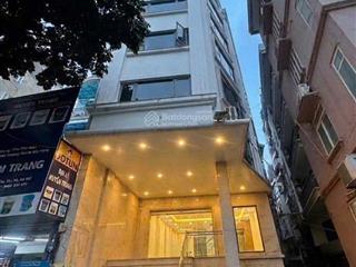 View trực diện hồ tây từ phòng ngủ cho thuê căn hộ 2pn rộng 110m²