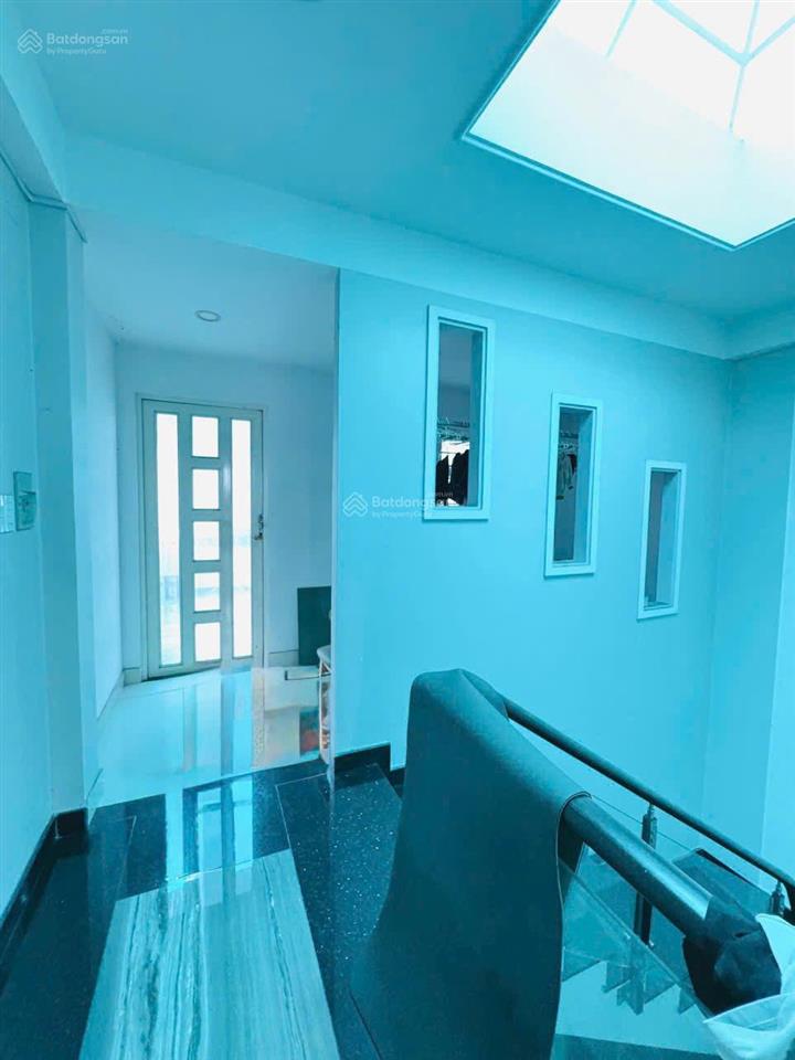 Bán nhà ngay đại lộ phạm văn đồng p13 bình thạnh, 4.5x18m, 4 tầng mới cứng, 5 pn full nội thất