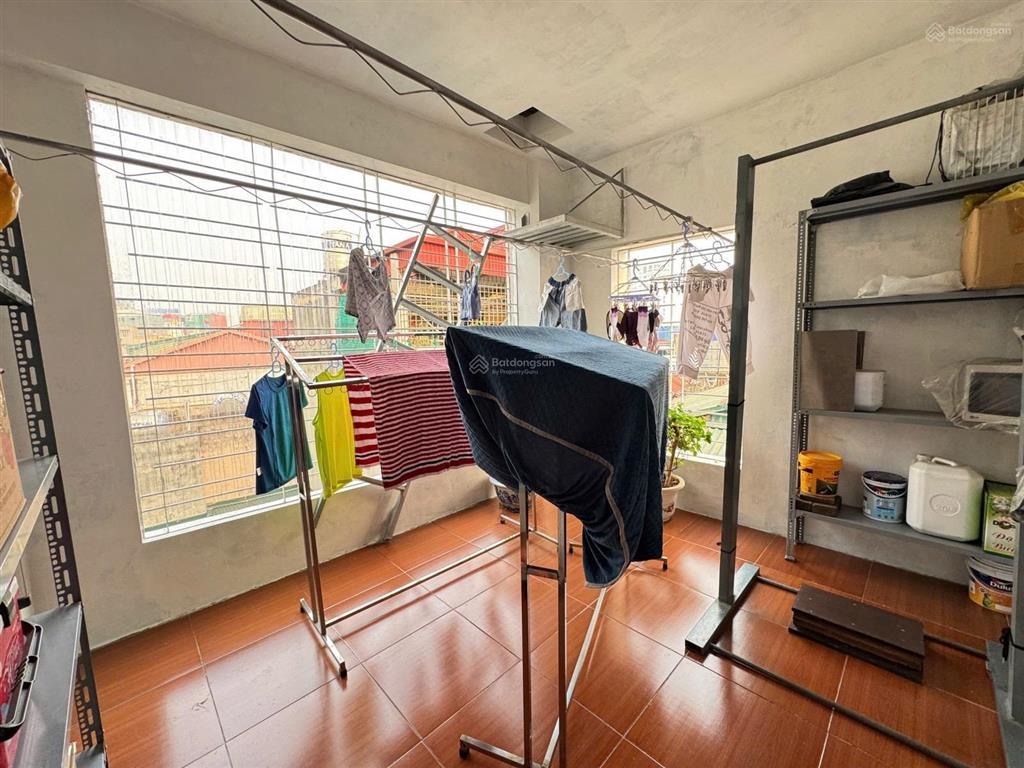 Lô góc  cách 10m ra mặt phố  mặt ngõ oto tránh  kinh văn phòng rất phù hợp.