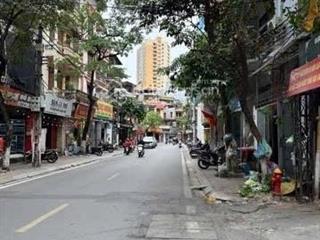 Lô góc  cách 10m ra mặt phố  mặt ngõ oto tránh  kinh văn phòng rất phù hợp.