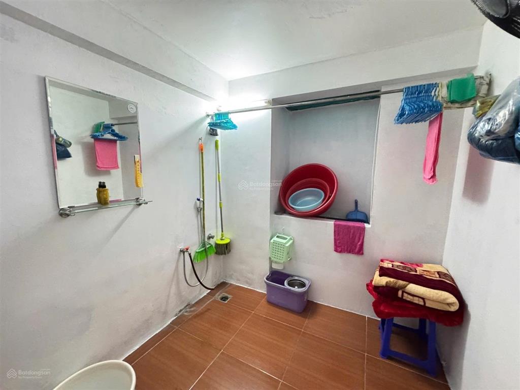 Lô góc  cách 10m ra mặt phố  mặt ngõ oto tránh  kinh văn phòng rất phù hợp.