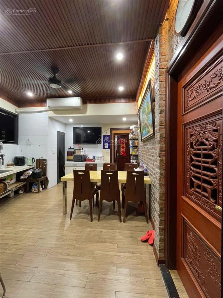 Bách  kinh  xây ... trung tâm 7 trường đại học lớn.